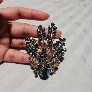 ✨ Vintage Blue Aurora Borealis Rhinestone Brooch & Clip-On Earring Set